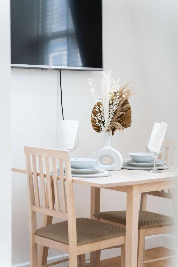 Livestay-Fabulous One Bed Apartments On Covent Garden Лондон Экстерьер фото